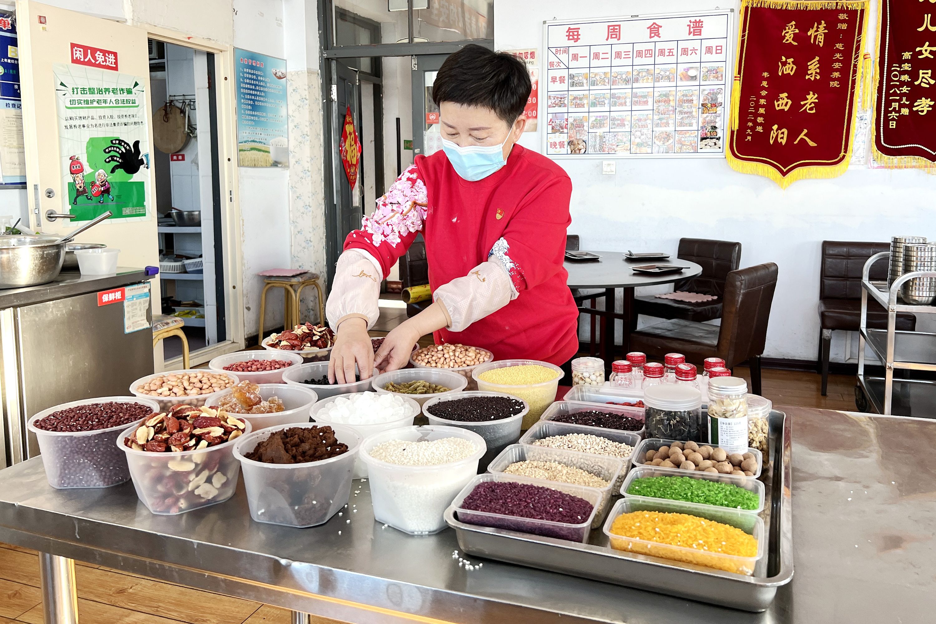 您現在的位置:>網站首頁>新聞中心>部門動態> 在慈光安養院的廚房